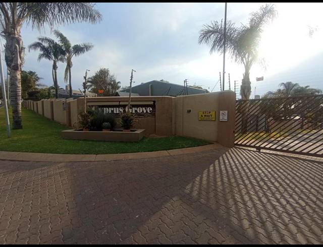 2 BEDROOM CLUSTER FOR SALE IN HELDERKRUIN